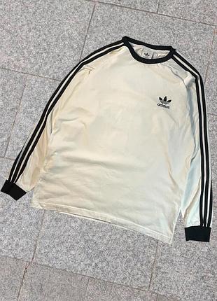 (l) лонгслів від adidas білосніжний з лампасами по всій довжині