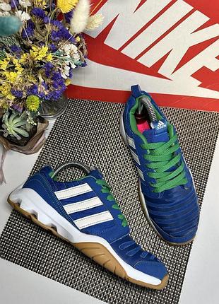 Оригінальні кросівки adidas
