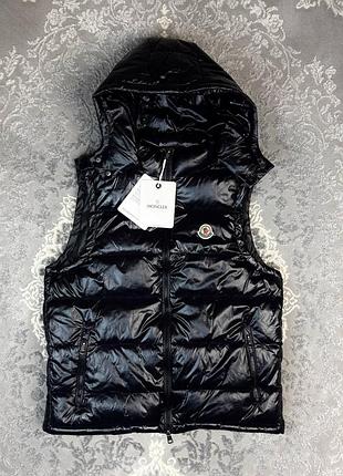 Черная жилетка moncler