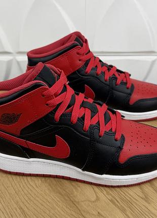 Оригінальні шкіряні кросівки nike air jordan 1 mid