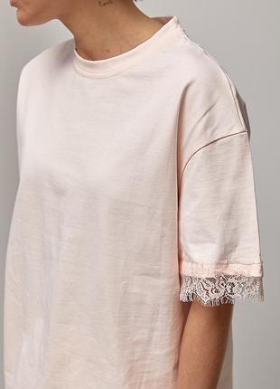 Жіноча oversize футболка із мереживом