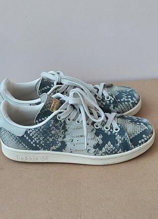 Женские кроссовки adidas