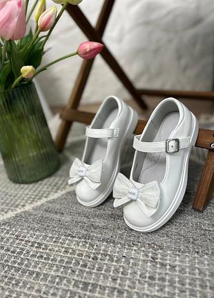 Нарядные белые туфли для девочки 3