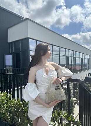 Біла кортка сукня