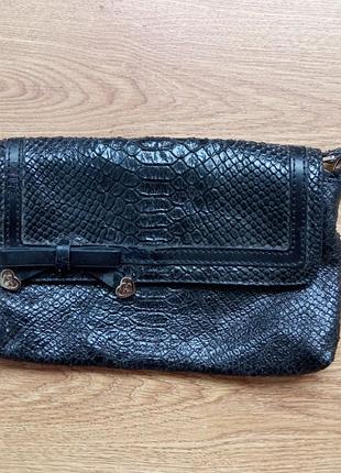 Супутник у повсякденності: клатч gucci
