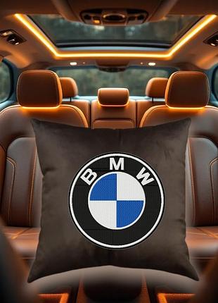 Авто подушка c вышивкой логотипа марки бмв bmw коричневый автомобилисту 00454