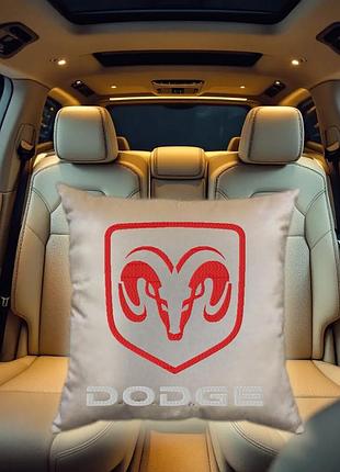 Авто подушка з вишивкою логотипу марки dodge додж бежевий автомобілісту 00454