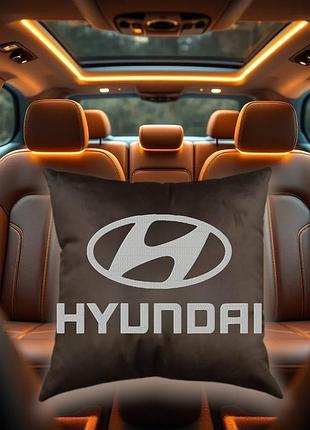 Авто подушка з вишивкою логотипу марки хендай хюндай hyundai коричневий автомобілісту 00185