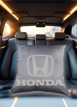 Авто подушка c вышивкой логотипа марки хонда honda серый автомобилисту