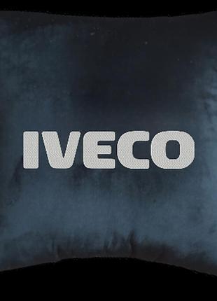 Авто подушка c вышивкой логотипа марки ивеко iveco черный автомобилисту 03772