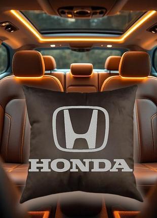 Авто подушка c вышивкой логотипа марки хонда honda коричневый автомобилисту 00185