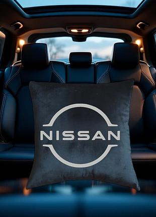 Авто подушка c вышивкой логотипа марки новый ниссан nissan черный автомобилисту 03772