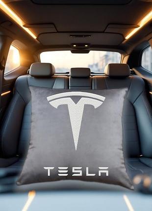 Авто подушка c вышивкой логотипа марки тесла tesla серый автомобилисту 02222
