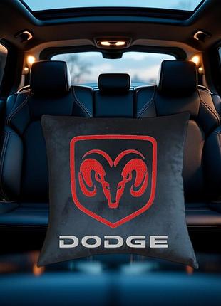 Авто подушка c вышивкой логотипа марки dodge додж черный автомобилисту 00454