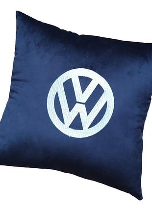 Авто подушка c вышивкой логотипа марки фольцваген volkswagen синий автомобилисту 00054