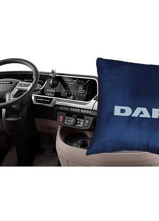 Авто подушка c вышивкой логотипа марки даф daf синий автомобилисту 03772