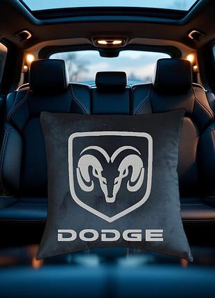 Авто подушка c вышивкой логотипа марки додж dodge черный автомобилисту 00454