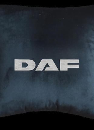 Авто подушка c вышивкой логотипа марки даф daf черный автомобилисту 03772