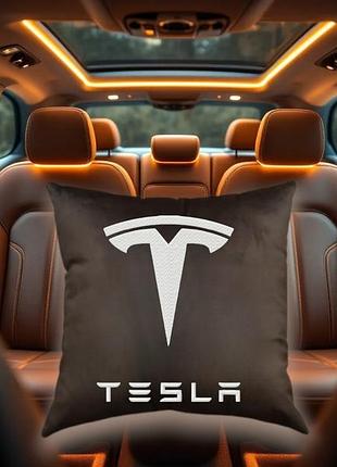Авто подушка c вышивкой логотипа марки тесла tesla коричневый автомобилисту 02222