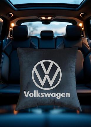 Авто подушка c вышивкой логотипа марки volkswagen фольцваген черный автомобилисту 00054