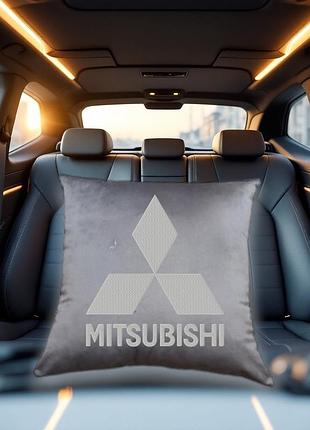 Авто подушка c вышивкой логотипа марки мицубиси mitsubishi серый автомобилисту 02223