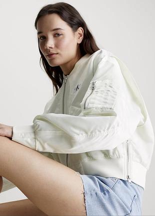 Стильный становой бомбер calvin klein