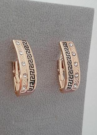 Серьги пластинки с греческим рисунком, медзолото 18к. 2,6 см.