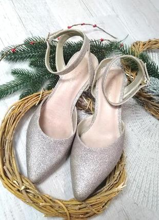 Босоножки золотистые серебристые  на среднем каблуке для вечеринки новогодней фотосессии1 фото