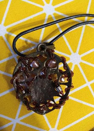 Обьемный кулон на длинном кожанном шнурке