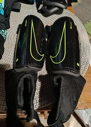 Футбольні щитки nike з захистом гомілкостопа (розмір s)