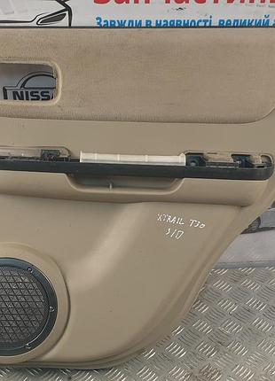 Панель обшивки задніх дверей права 829008h801 nissan x-trail t30 2001-2007
