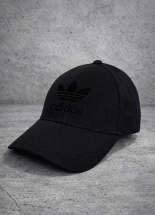 Чоловіча чорна кепка adidas котонова, літня універсальна бейсболка adidas чорна з темним лого унісекс trekmr