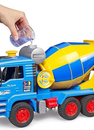 Машинка игрушечная. бетоносмеситель man tga лимитированная серия "50 лет bruder" (1063)