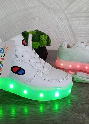 Білі кросівки для хлопчика та для дівчинки з підсвіткою led