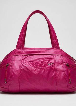 Сумка спортивна nike victory gym club,rn#56323,з ремінцем для перенесення через плече.оригінал/ вінтаж.колір: насичений рожевий .розмір 59/29/20 см
