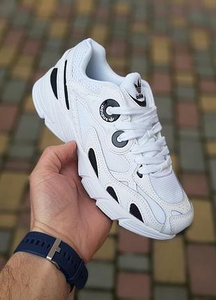 Стильні легкі кросівки adidas astir білі розпродаж