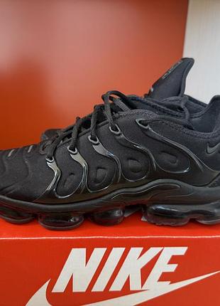 Nike air vapormax plus в расцветке "triple black"