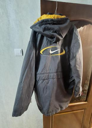 Продам винтажную куртку nike 90 лет 
в стані на 4.