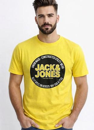 Чоловіча футболка жовтого кольору від відомого бренду jack & jones.