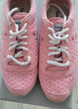 Кроссовки saucony розовые 39 размер б/у vintage look
1 000 изнанку
стильные женские кроссовки sauconyнежно-розового цвета с эффектом vintage/washed look.