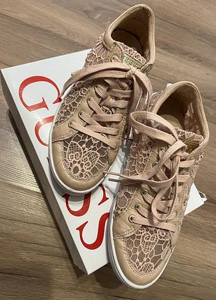 Кеди guess, є дефект на ніжці взагалі його не видно)