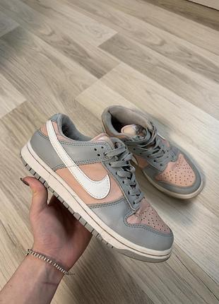 Кросівки жіночі  оригінал nike wmns dunk low grey/pink dm8329-600