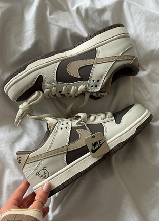 Dunk low beige brown bear