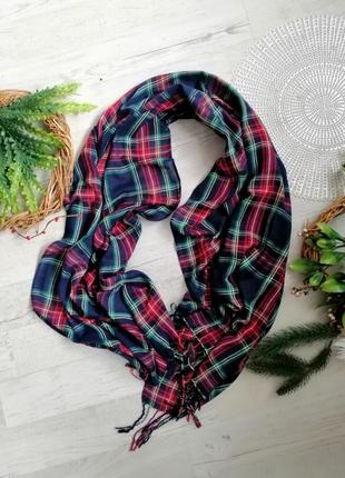 Шарф в шотландскую клеточку  можно для новогодней фотосессии