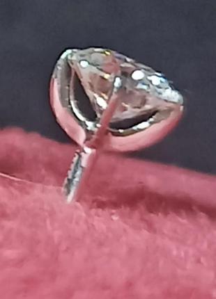 Моно серьга белое золото с муассанитом 0.5ct