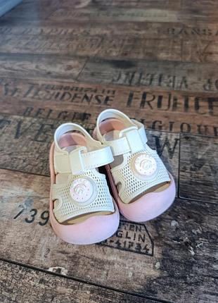 Босоніжки для дівчинки