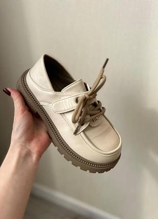 Туфлі лофери для дівчинки від lilin shoes