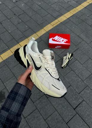 Nike v2k runtekk beige/black