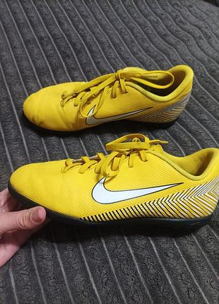 Сороконожки фирмы nike