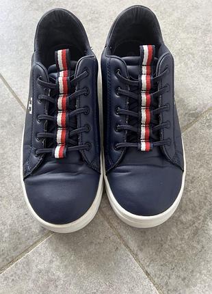 Кросівки жіночі tommy hilfiger 37  класичні